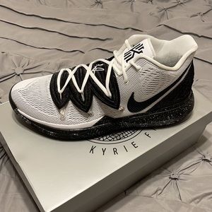 Nike Kyrie 4 ‘Oreo’ Men Size 14